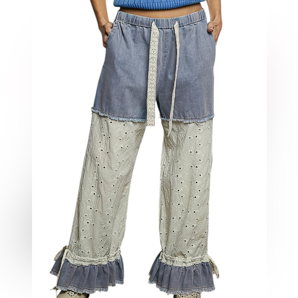 POL Blue Denim Chambray Twill and Cream Eyelet Lace Ruffle Bloomer Pants NWOT